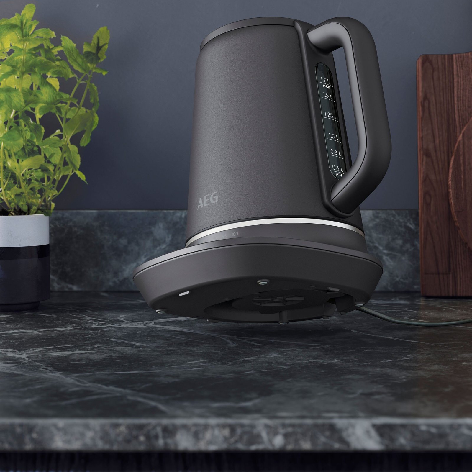 AEG AEG Wasserkocher K7-1-6BP Gourmet 7, 1,7 l, 2400 W Wasserkocher