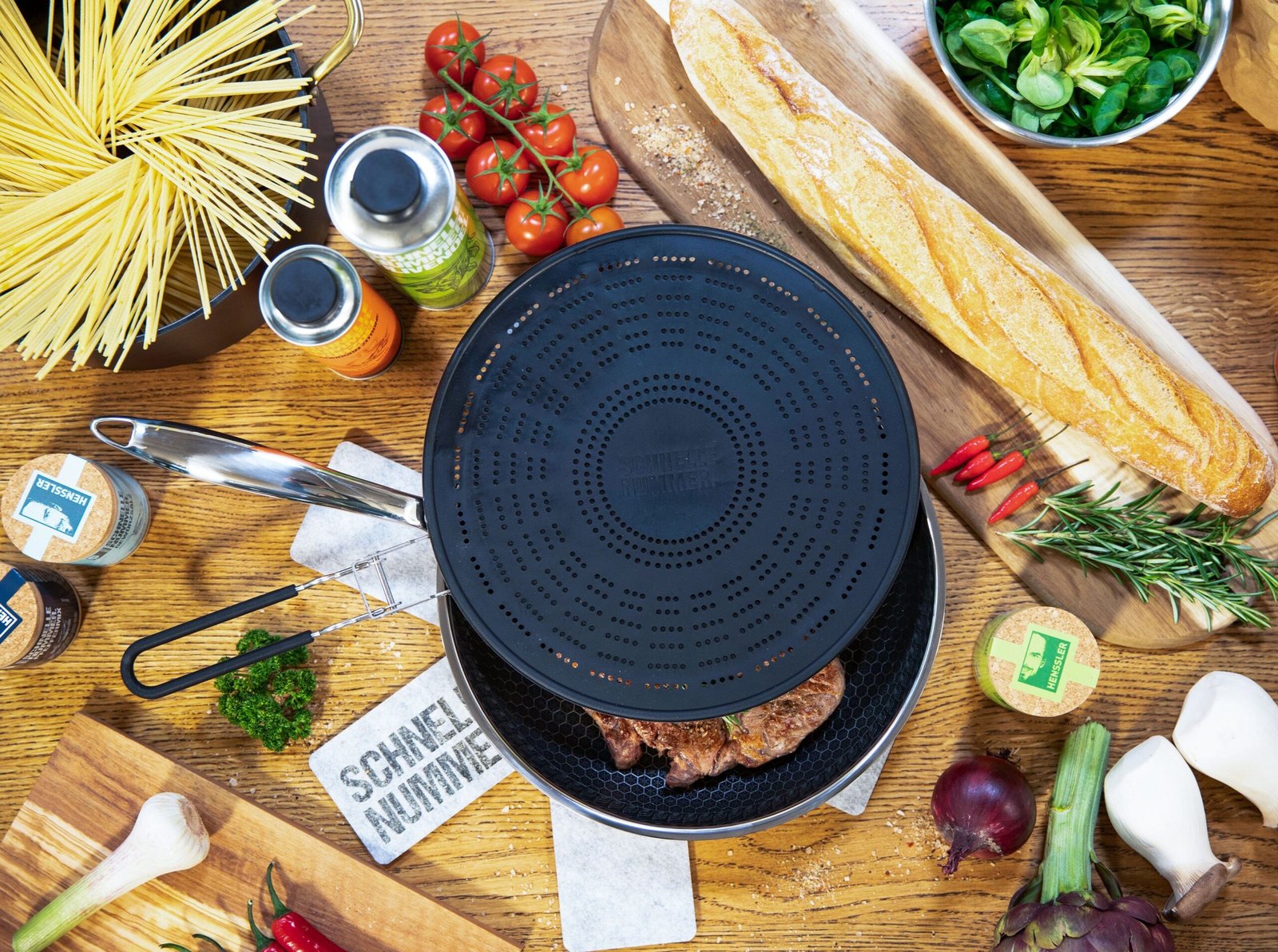 Bratpfannen HENSSLERS HENSSLERS Bratpfanne, Edelstahl (1-tlg), 3-Schicht Material, Wabenstruktur und Antihaftbeschichtung, Induktion