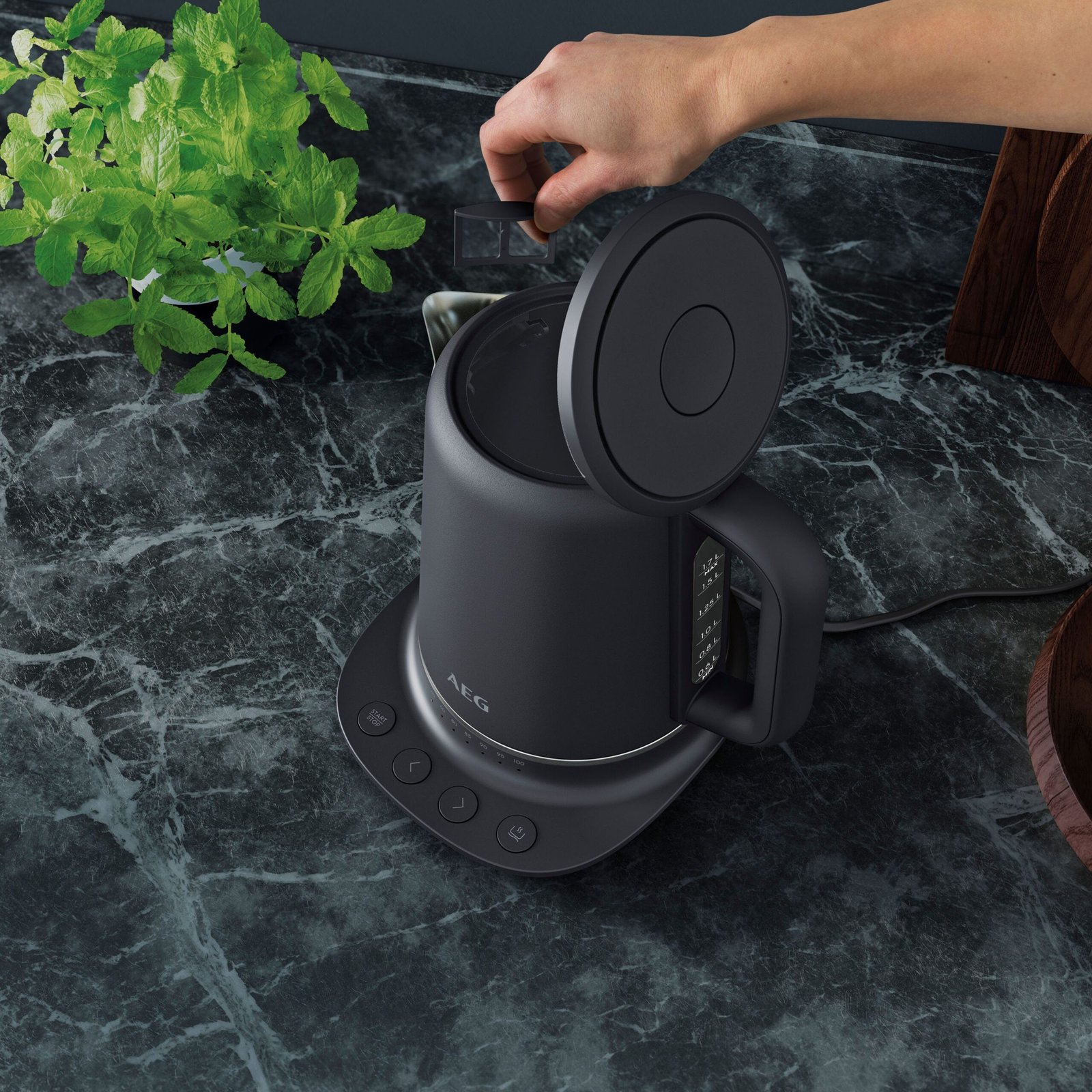 AEG AEG Wasserkocher K7-1-6BP Gourmet 7, 1,7 l, 2400 W Wasserkocher