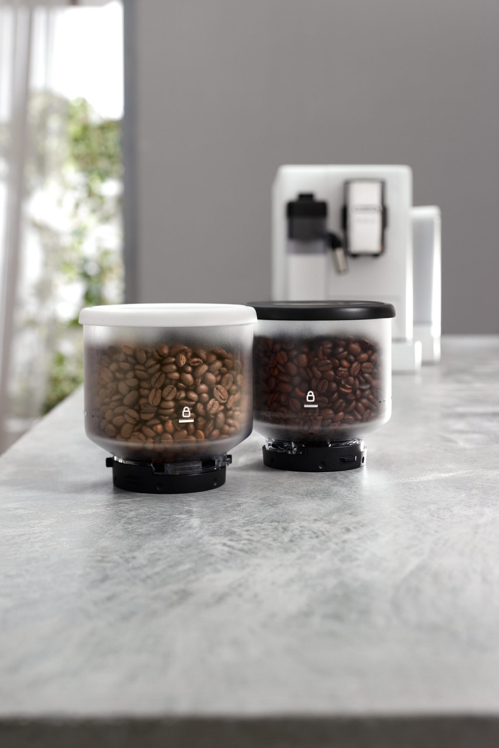 De'Longhi Kaffeevollautomat Rivelia EXAM440.55.W, zwei 250g-Bohnencontainer, weiß Kaffeevollautomaten De\u0027Longhi